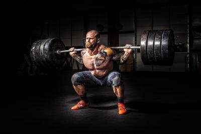 La synergie entre abdominaux et powerlifting