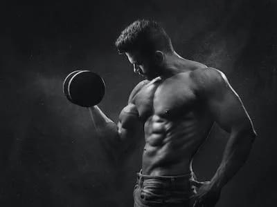 Musculation et bagues tte de mort : quand force rencontre style